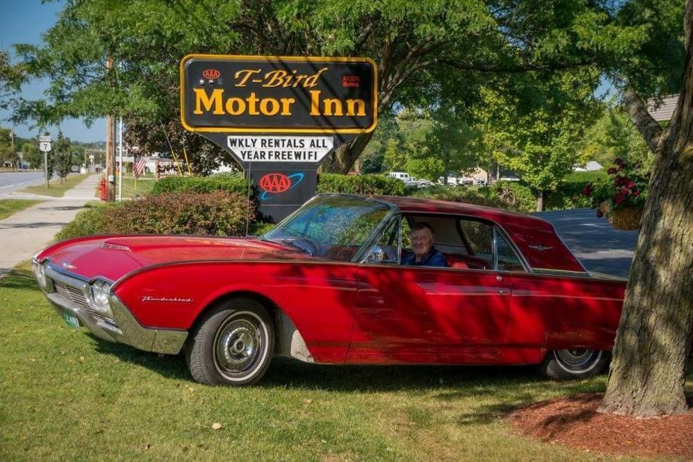 T-Bird Motor Inn Shelburne Extérieur photo