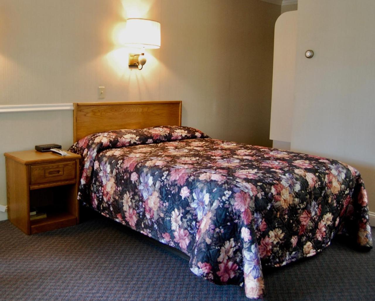 T-Bird Motor Inn Shelburne Extérieur photo